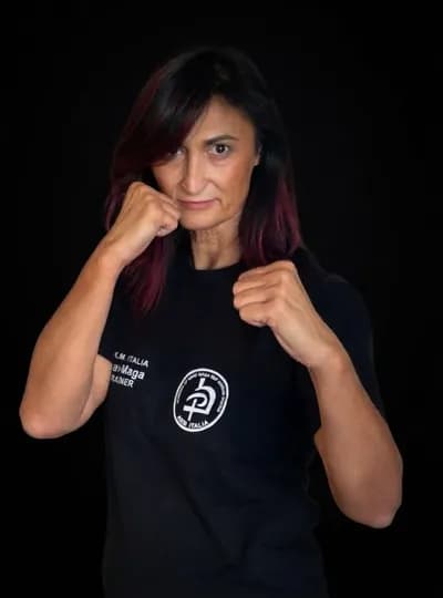 Emanuela, trainer AKM Italia, in guardia